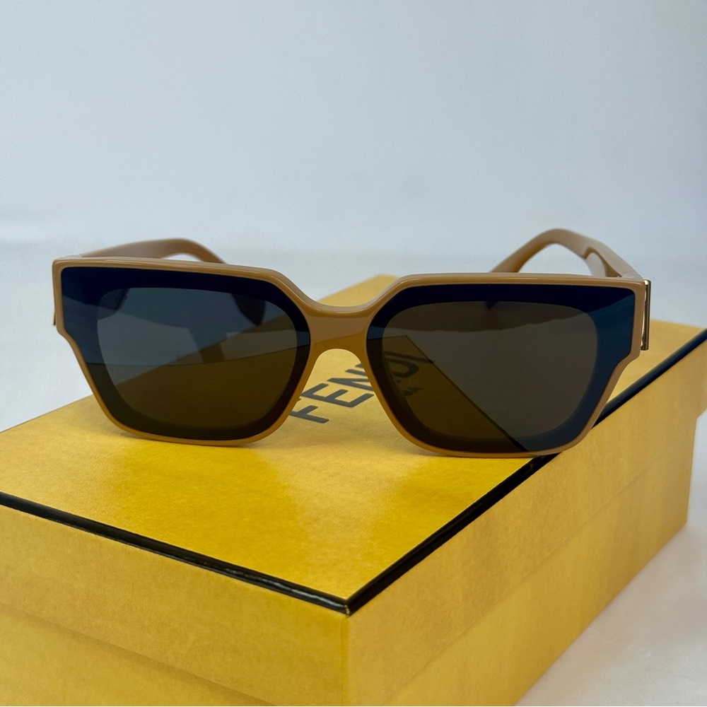 NWT FENDI SUNGLASSES - Picture 3 of 5